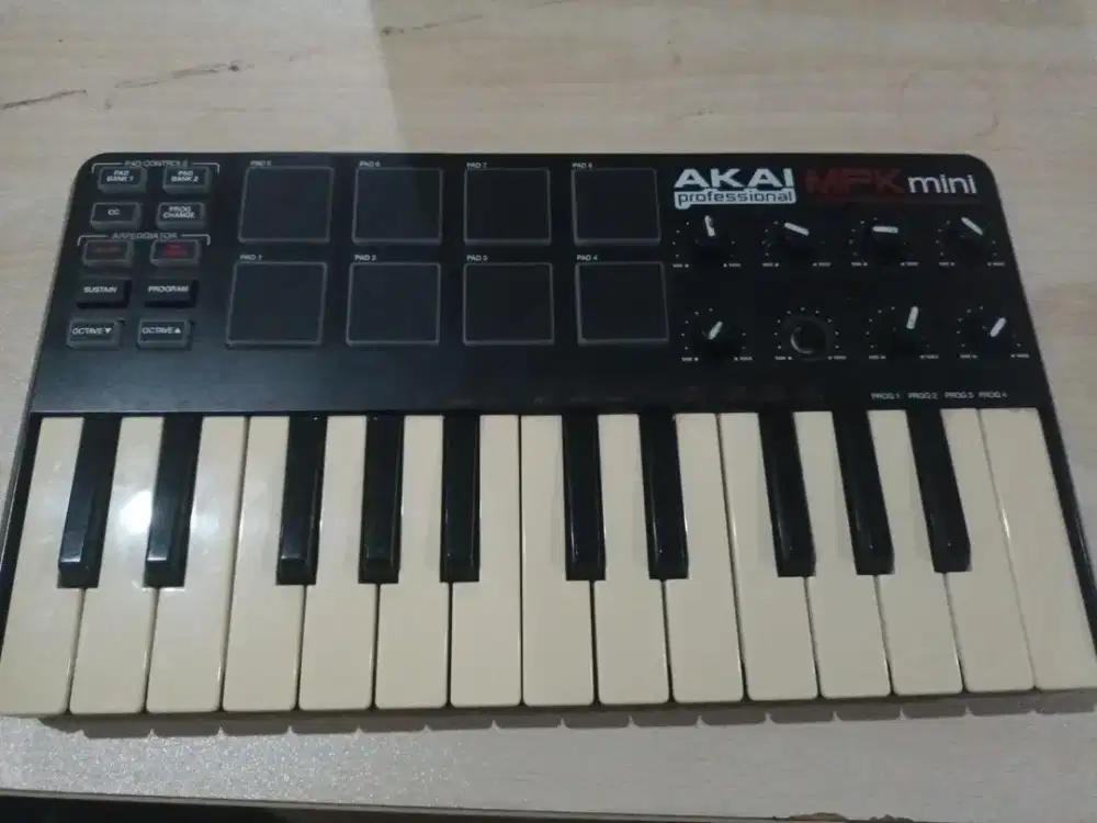 AKAI MPK MK1 Mini Midi Controller Bekas 25 Keys