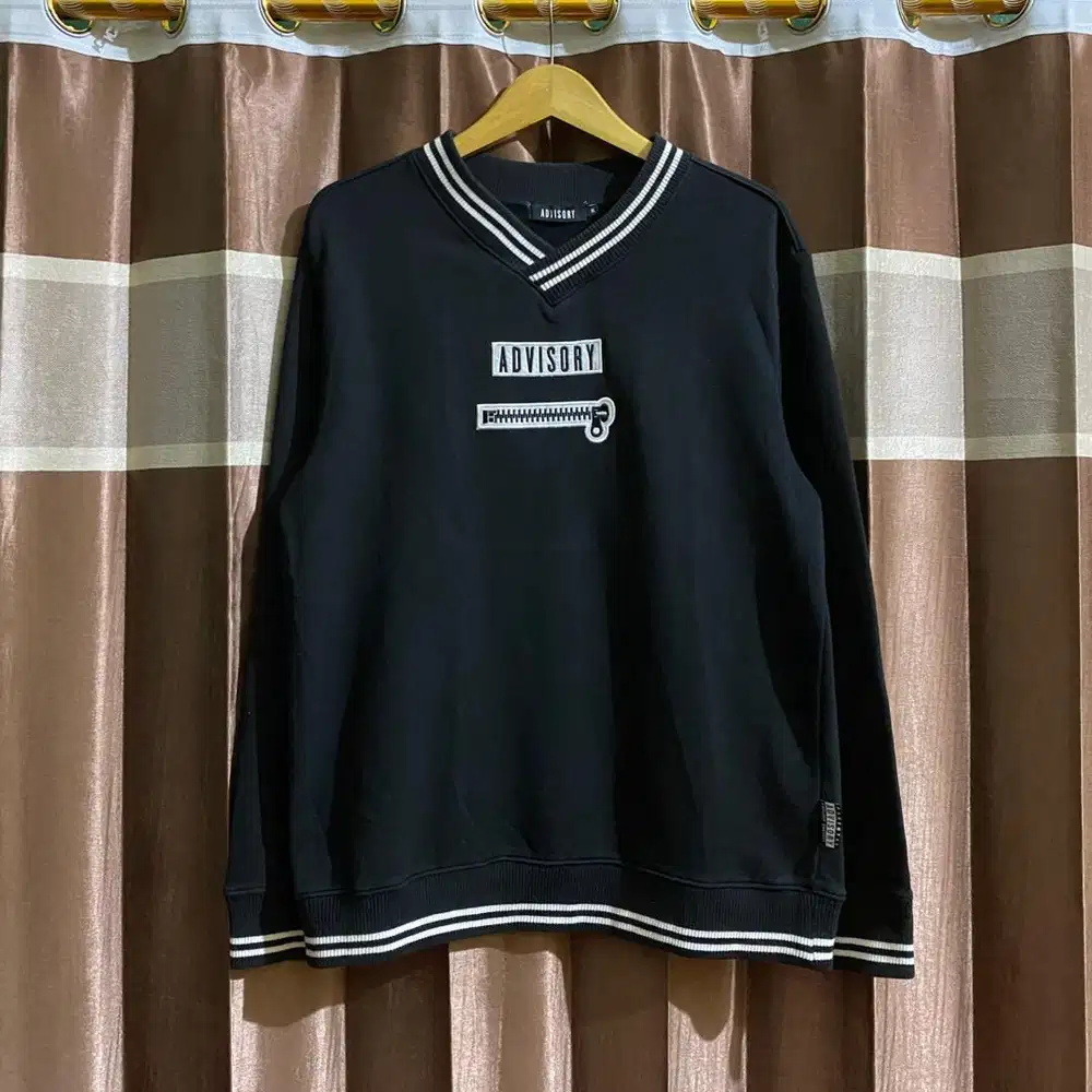 Crewneck Advisory - Size XL fit L - Sweater Sweatshirts hitam