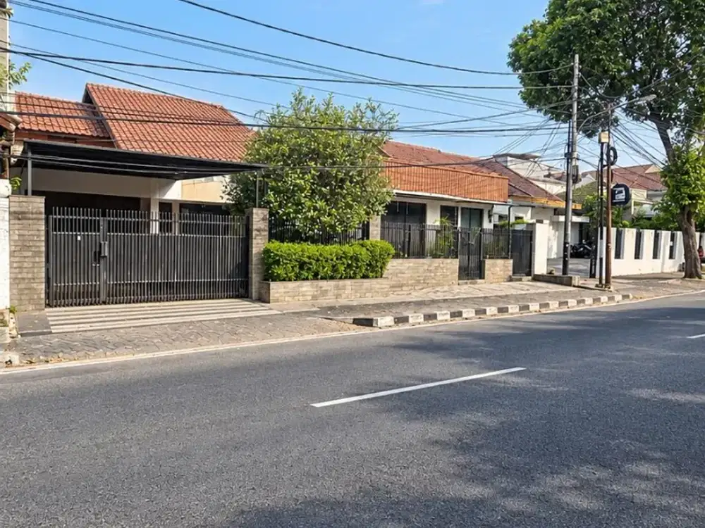 Jalan Utama. Rumah Dijual Tebet Raya. SUPER NEGO!  Bangunan lama