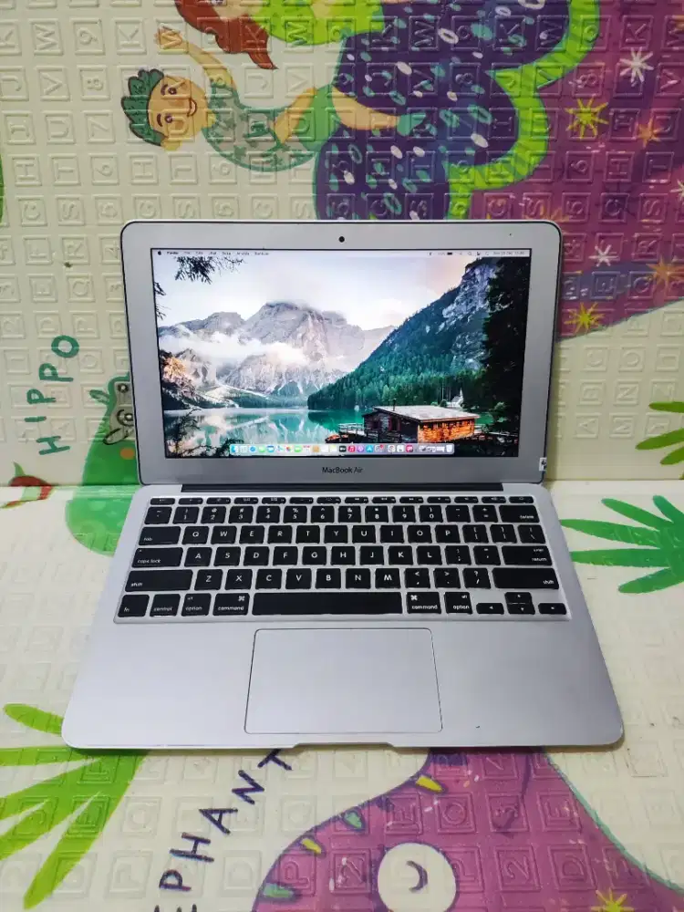 Macbook Air 11-in 2012
Keyboard Nyala
Intel Core i5
Ram 4 GB
SSD 256GB