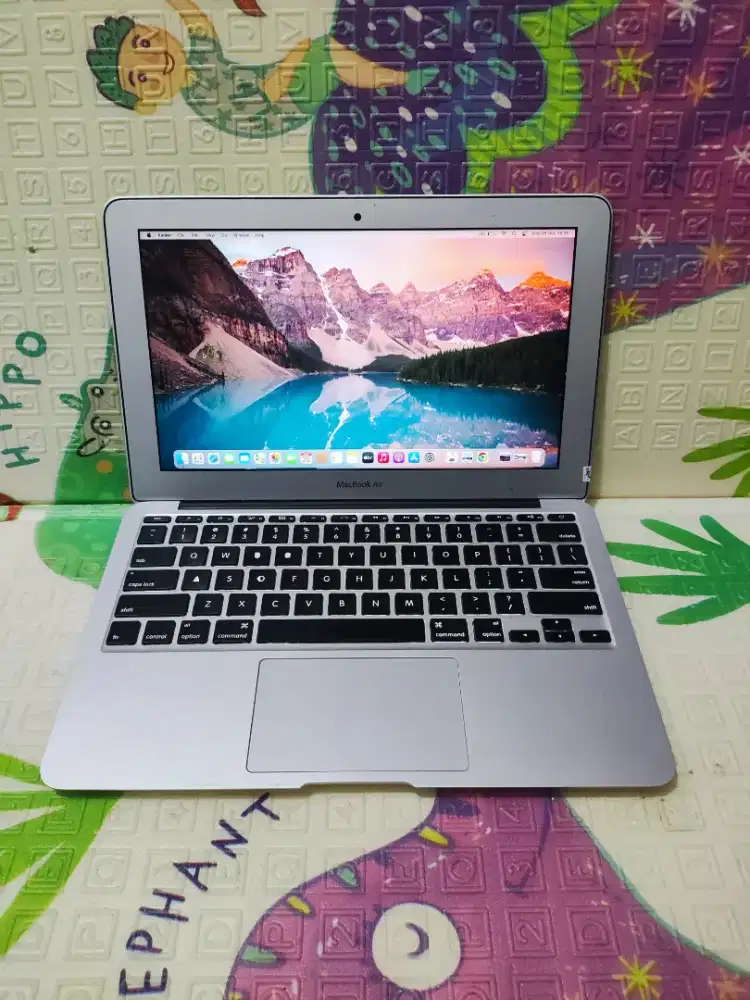 Macbook Air 11-in 2012
Keyboard Nyala
Intel Core i7
Ram 8 GB
SSD 256GB