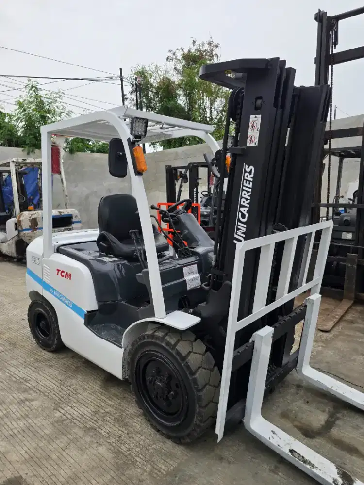 Forklift TCM 3 Ton,Manual,Tiang Threelift,Mesin Isuzu C240,Tahun 2020