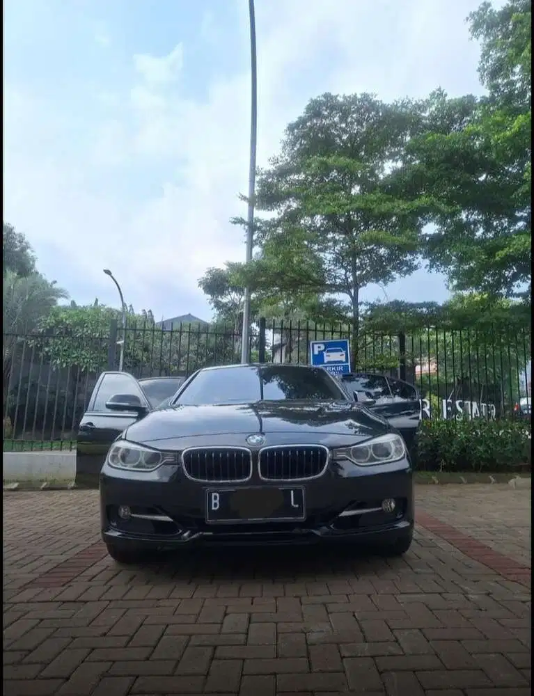 BMW 320i 2015 Bensin