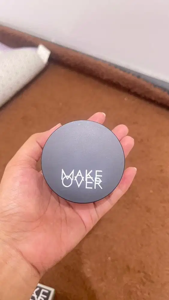 Makeover powder silky smooth