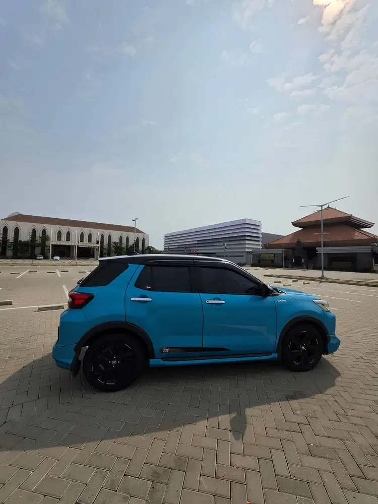 Toyota Raize 1.0 Turbo S CVT GR Sport TSS Dual Tone AT biru Hitam