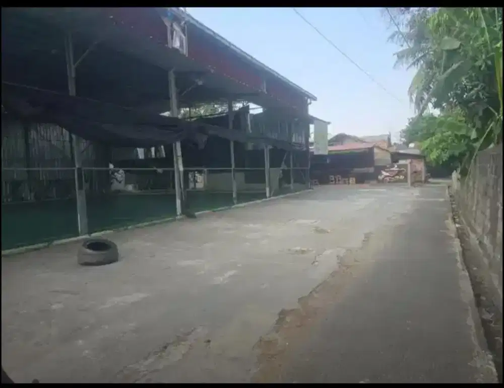 BU. JUAL 1040 mtr Tanah SHM persegi 4, bonus lapangan putsal aktif