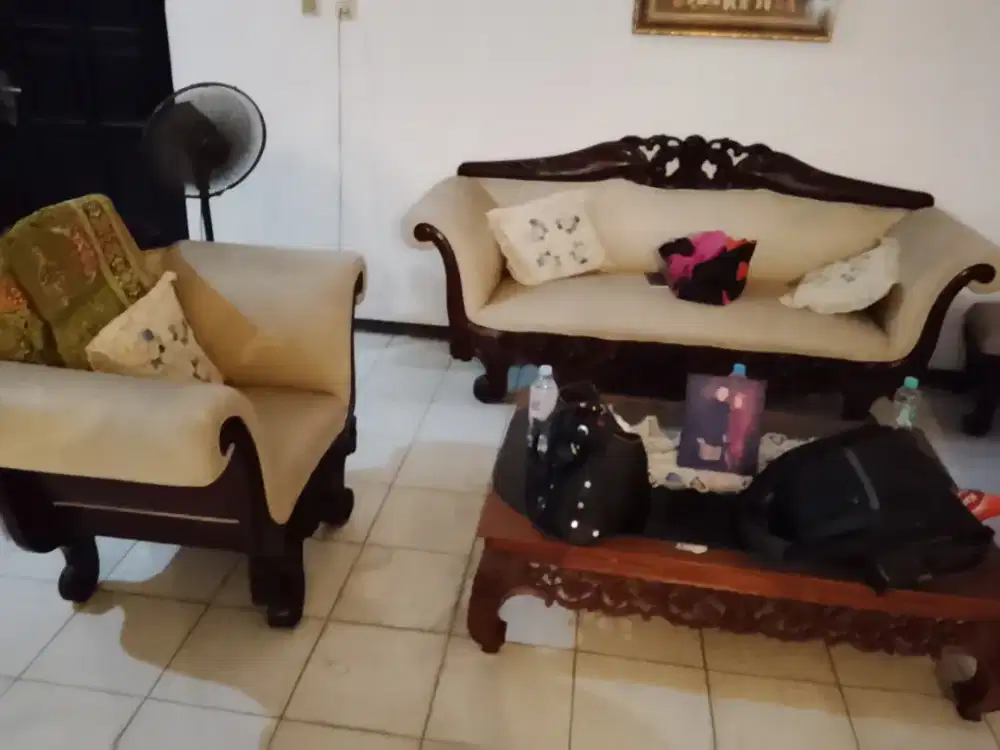 Dijual kursi 1 set, sofa & meja ukiran Jepara kondisi bagus