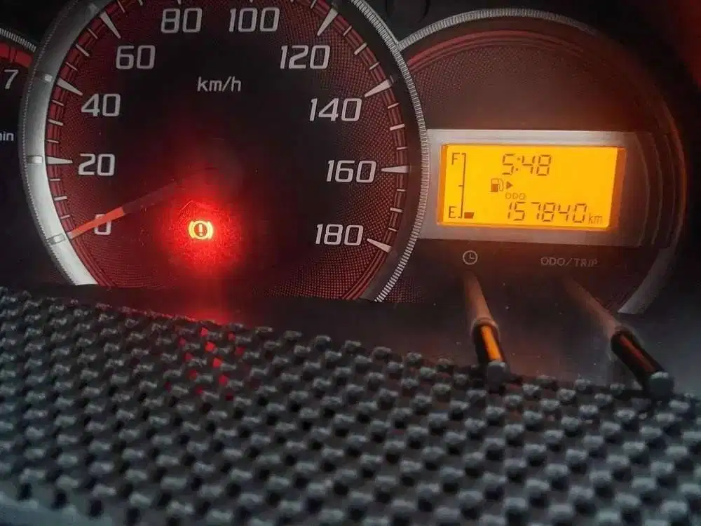 toyota avanza (2011)