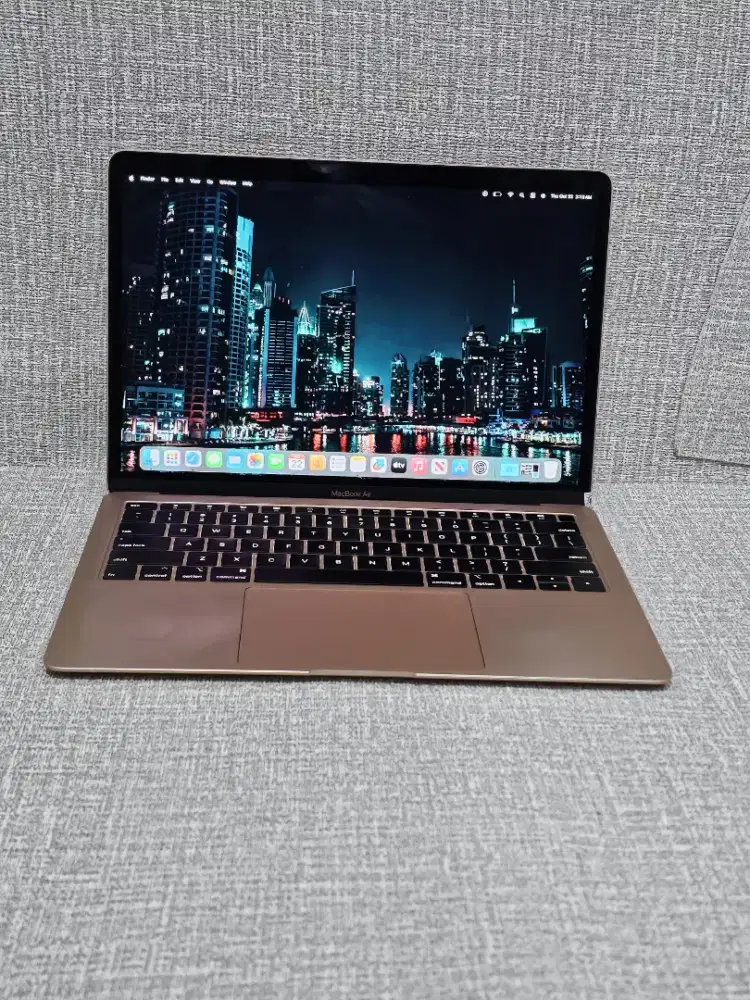 MacBook Air Retina 13-inch,2019
Intel Core i5
Ram 8 GB
SSD 256 GB