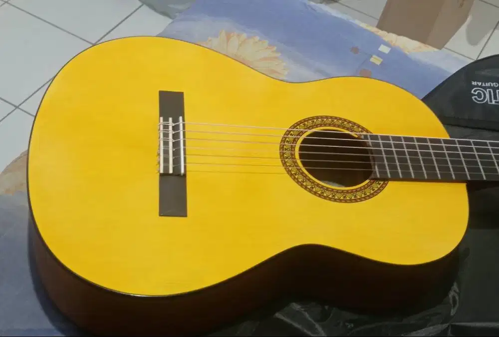 Gitar Klasik Yamaha C315 (Original)