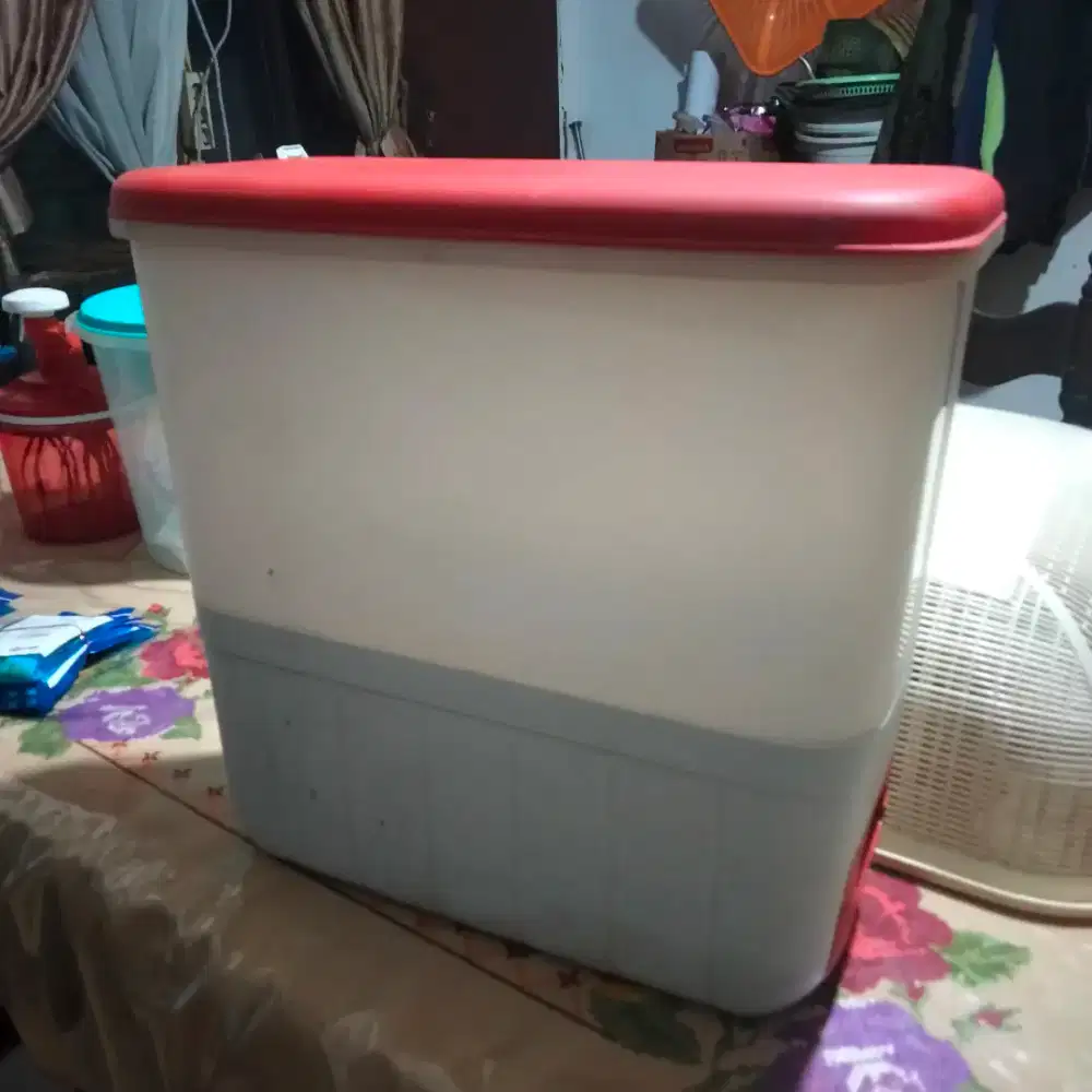 Tupperware Wadah Beras