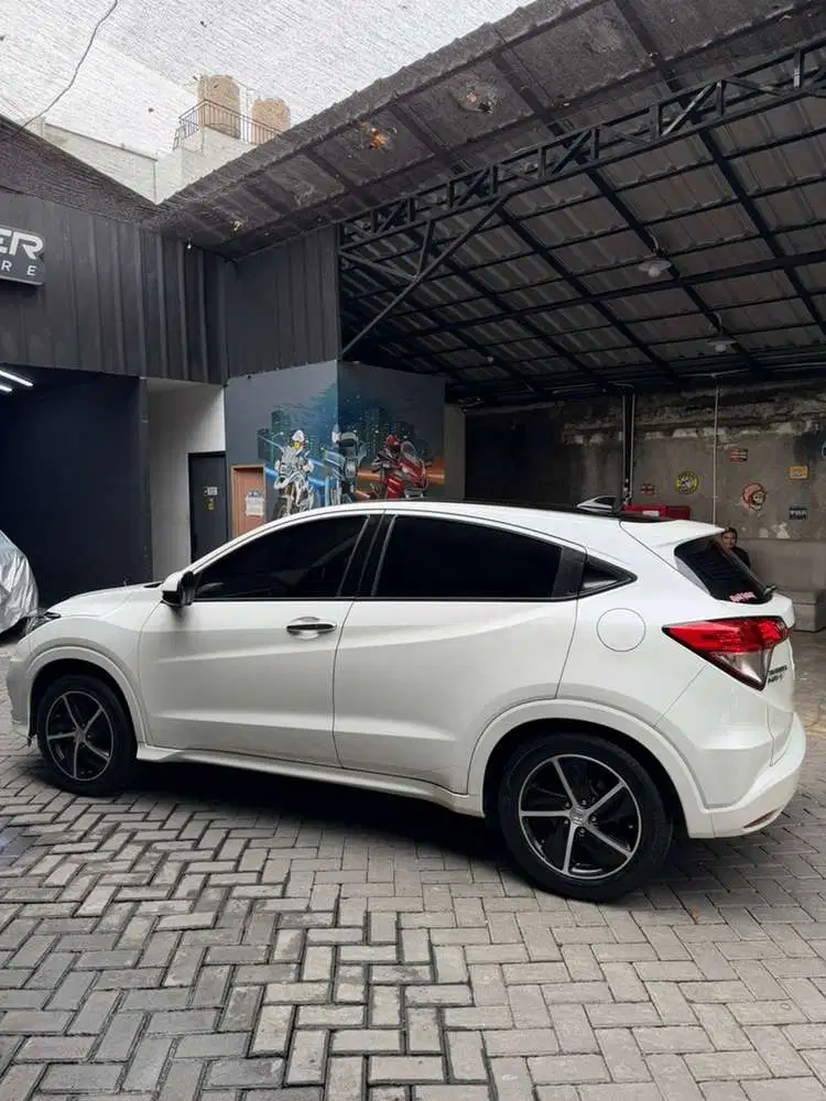 2020 HRV Prestige 1.8 A/T White Pearl Two Tone