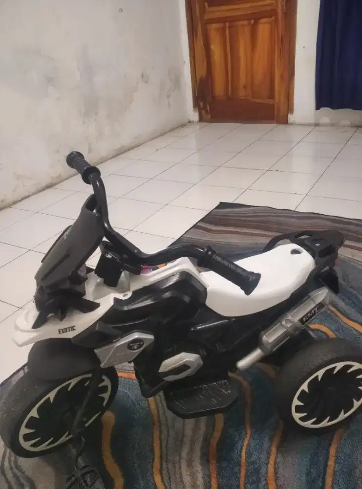 Motor aki dan sepeda anak
