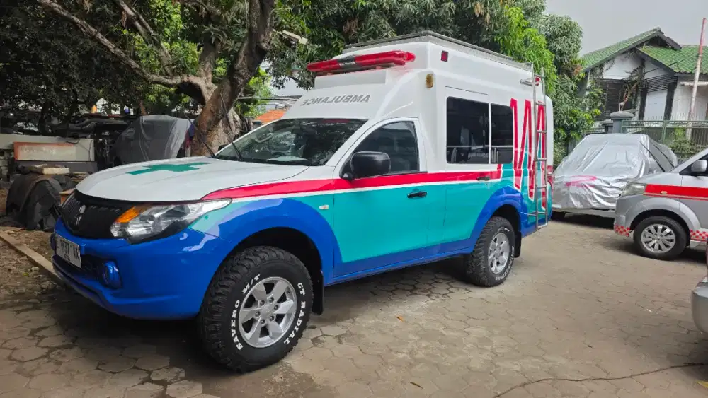 Mitsubotshi Ambulan strada triton 4 kai 4 manual