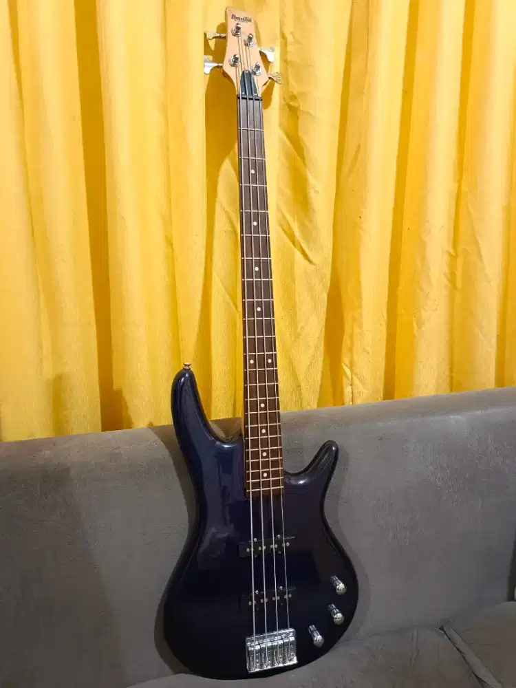 Di jual bass ibanez soundgear gio original pabrikan ( bukan custom)
