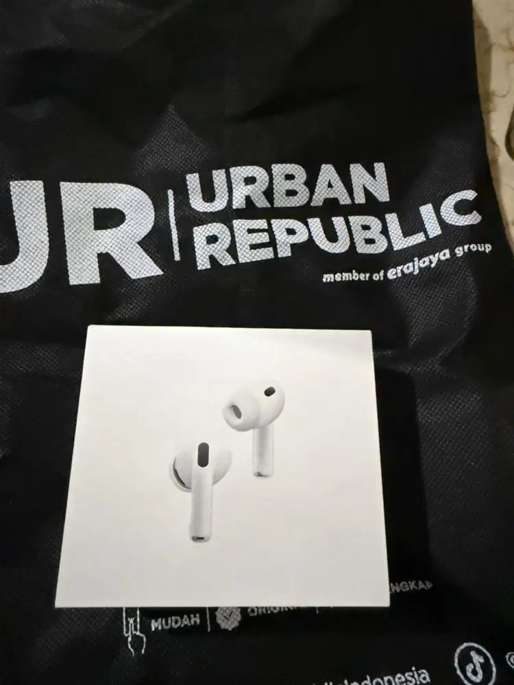 AIRPODS PRO 3 BNIB NEW URBAN REPUBLIC