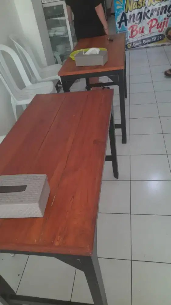 Second , meja warung