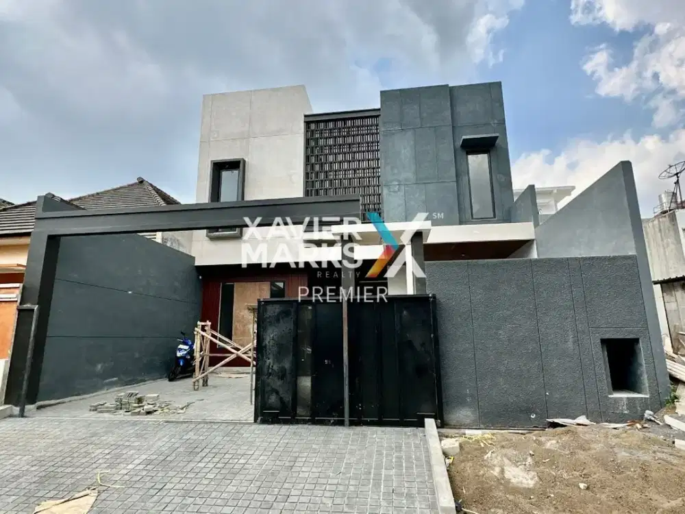 Dijual Rumah Semi Furnished dengan Private Pool di Araya Golf, Kota Malang