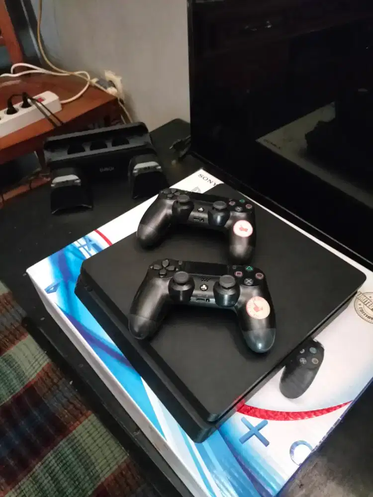 PS4 Slim 1TB Seri CUH-2100B