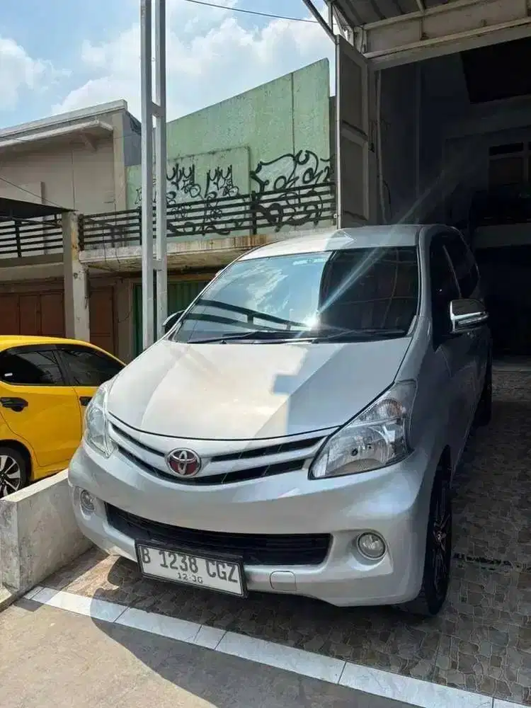 daihatsu xenia (2013)