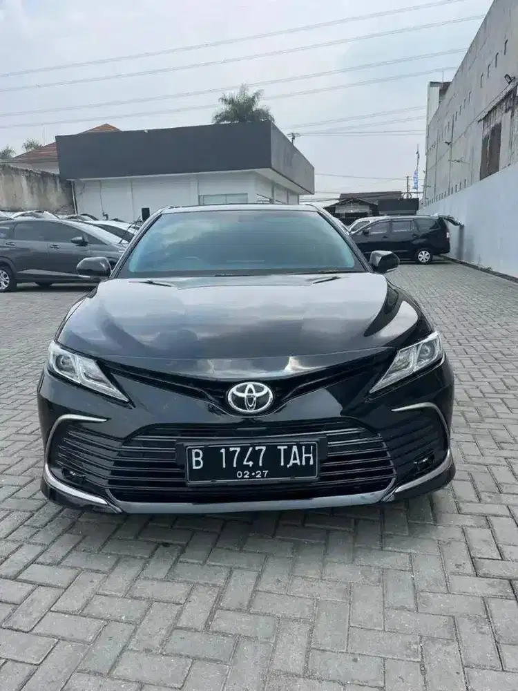 Toyota Camry V 2021 – Sedan Premium, An PT, Harga Cash 295 Juta