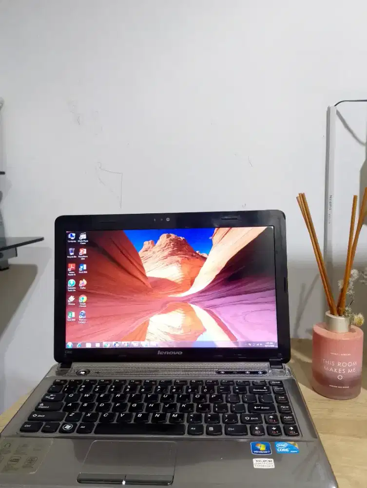 Laptop Lenovo IdeaPad Z Core i3 RAM 4GB - Storage 500 Gb Siap Pakai!