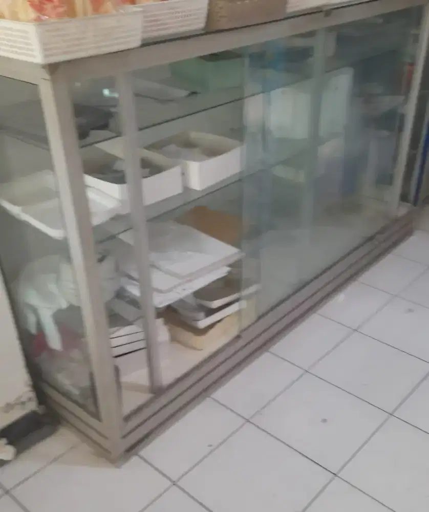 Etalase rak jualan