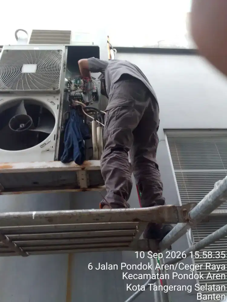 servis ac terdekat cuci,bongkar pasang & tambah freon bergaransi