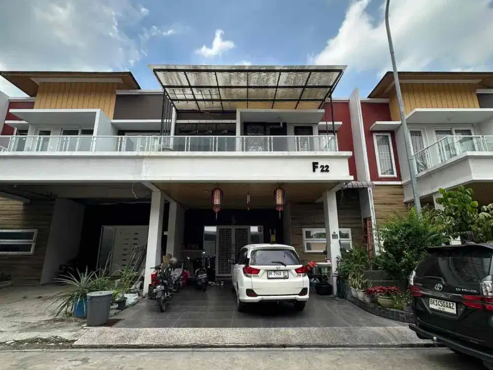 Villa terawat lebar 8m Givenchy One

l