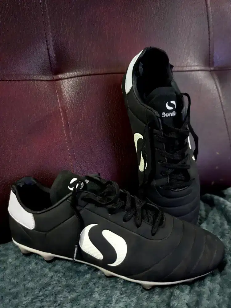 Sepatu Bola Sondico Black
