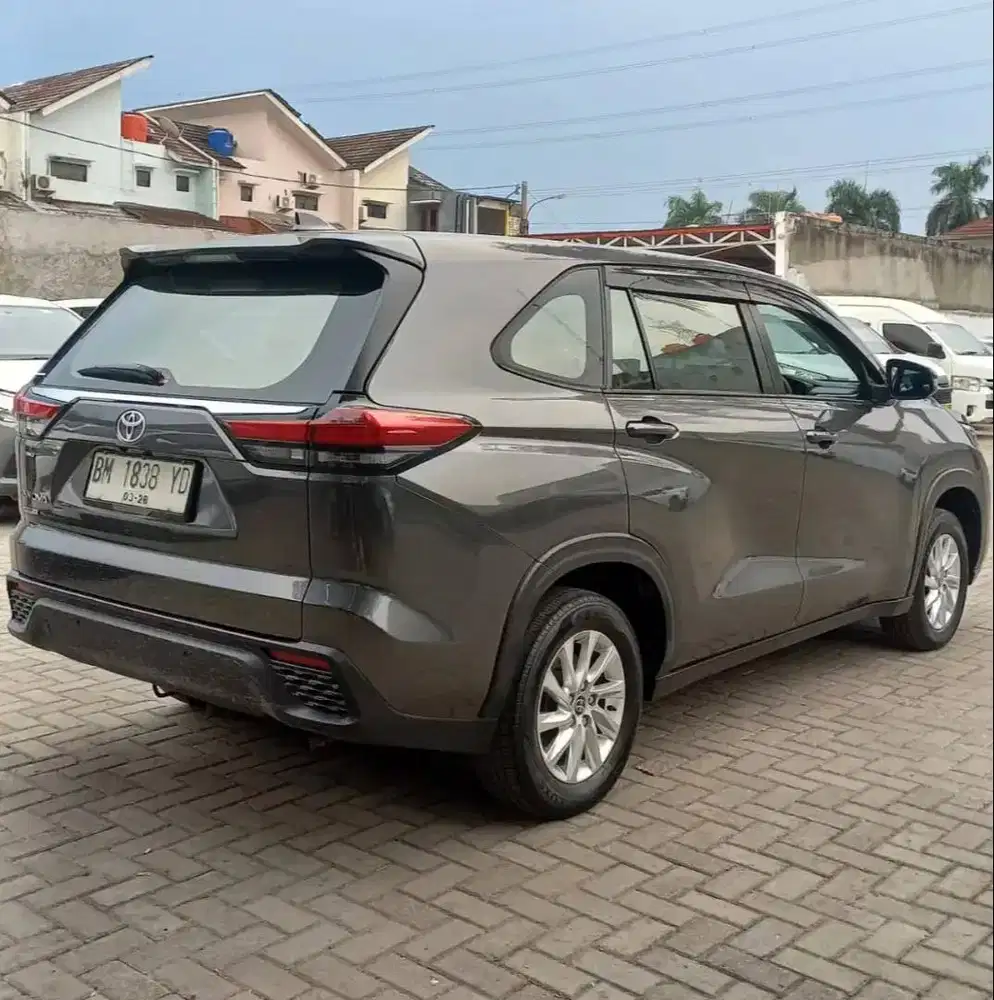 Toyota Innova Zenix 2.0 G AT 2023 – Warna Abu, KM 82 Ribu