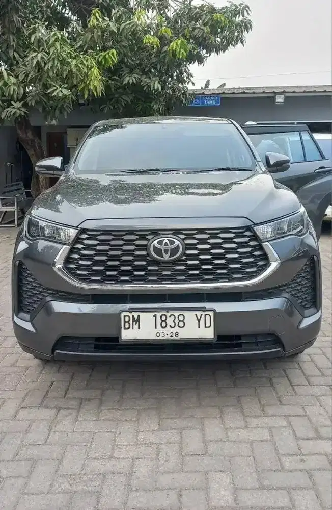 Toyota Zenix 2.0 G AT 2023 – Plat BM, Warna Abu Elegan
