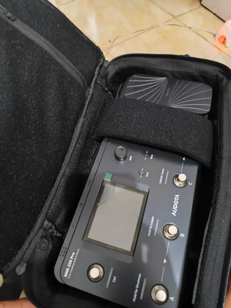 Dijual Multi Efek + Gitar SG (Second)