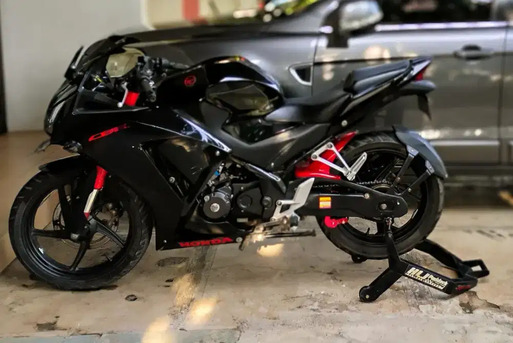 Honda CBR150R K45 2015 Hitam Merah Mesin Ori