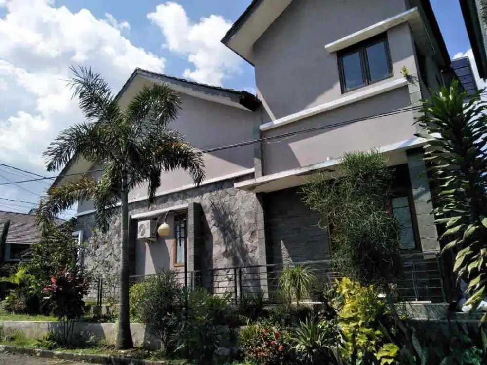 dijual rumah siap huni 2 lantai posisi Hook di pesona pasteur residence gunungbatu Bandung