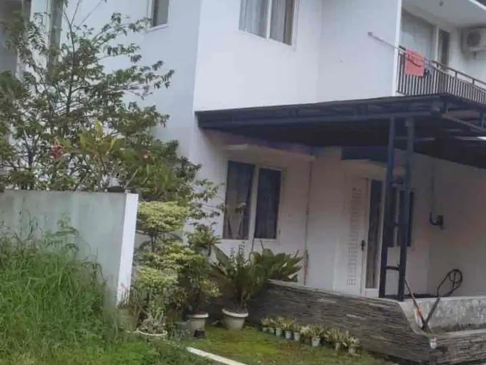 Rumah 2 Lantai Bagus di Perum Cluster