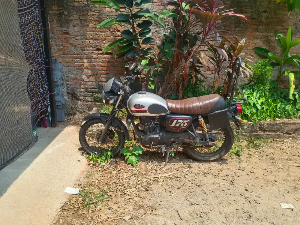 W175 CAFE 2021 SILVER