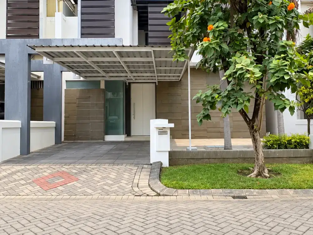 DISEWAKAN RUMAH ROYAL RESIDENCE 2LT 3KT SEMI FURNISH WIYUNG DEKAT PAKUWON