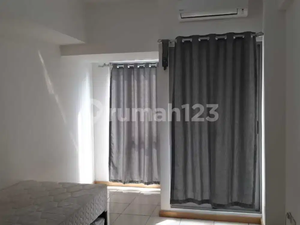 No Cobroke. Apartemen, Semi Furnished, Dekat Sms, di Mtown