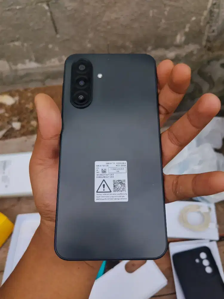 Samsung a17 8/256gb istimewa warna black resmi