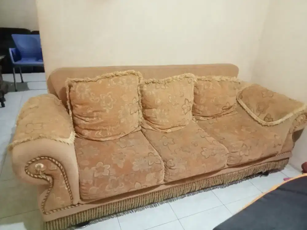 sofa ruang tamu