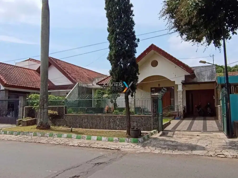 Dijual Rumah dan Pavilionnya 2 Lantai Siap Huni di Area Gunung-gunung, Klojen, Kota Malang