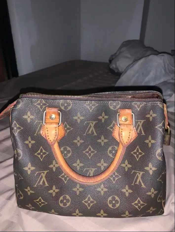 lv saddled bag 25