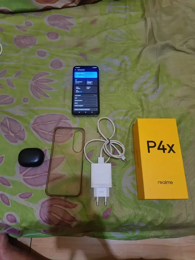 Realme P4x 4+8/256 gb 4g free tws mixio