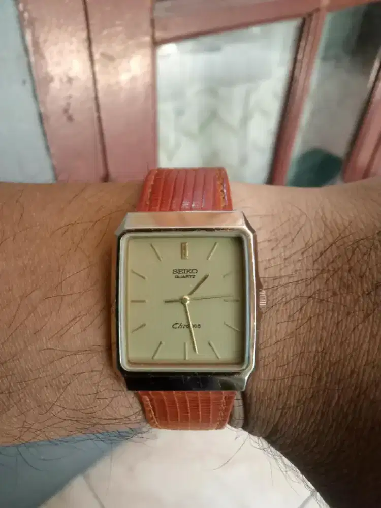 Jam Seiko Cronos