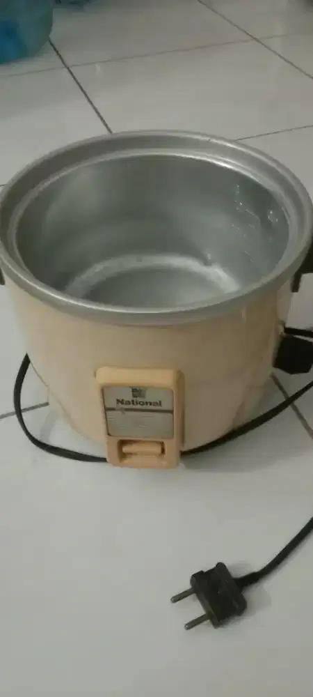 Rice cooker national