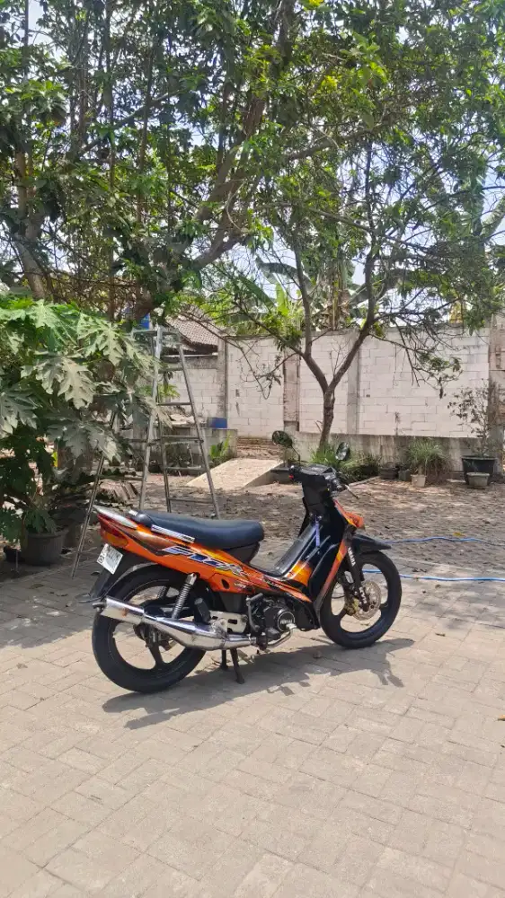 dijual yamaha f1zr tahun 2003
