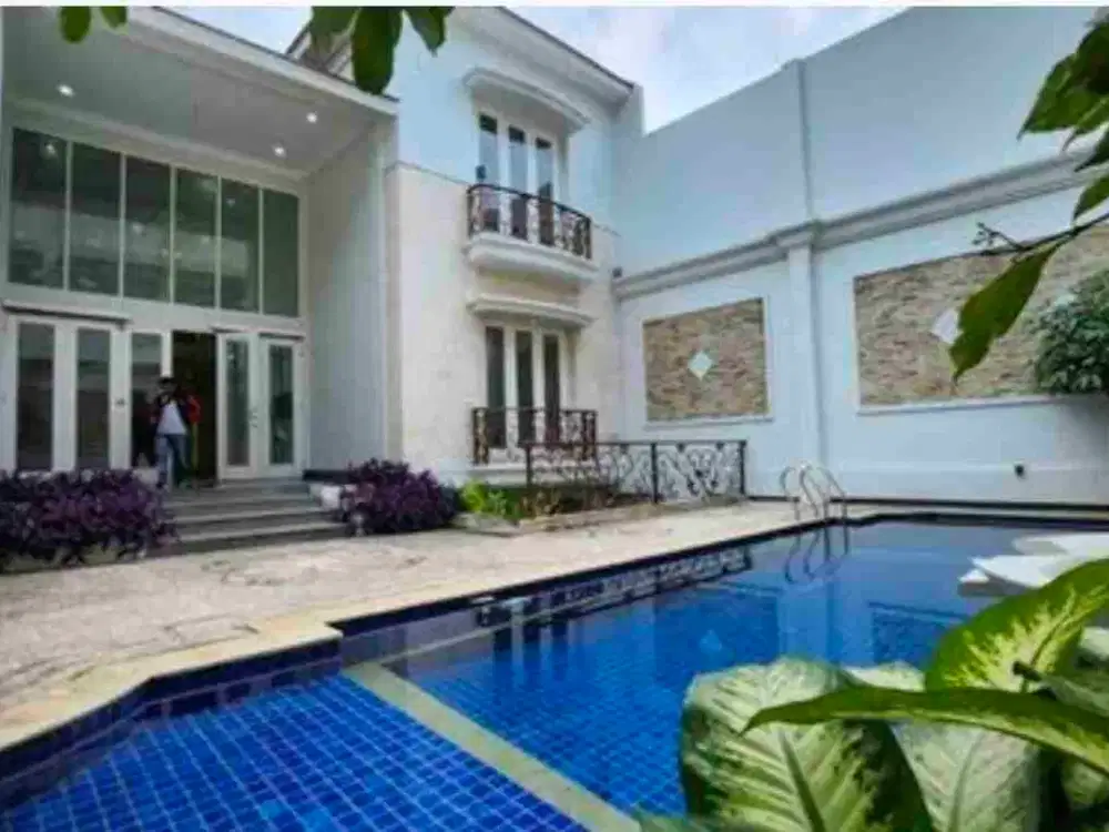 Disewakan Rumah Baru Mewah Bebas Banjir di Otista Jatinegara