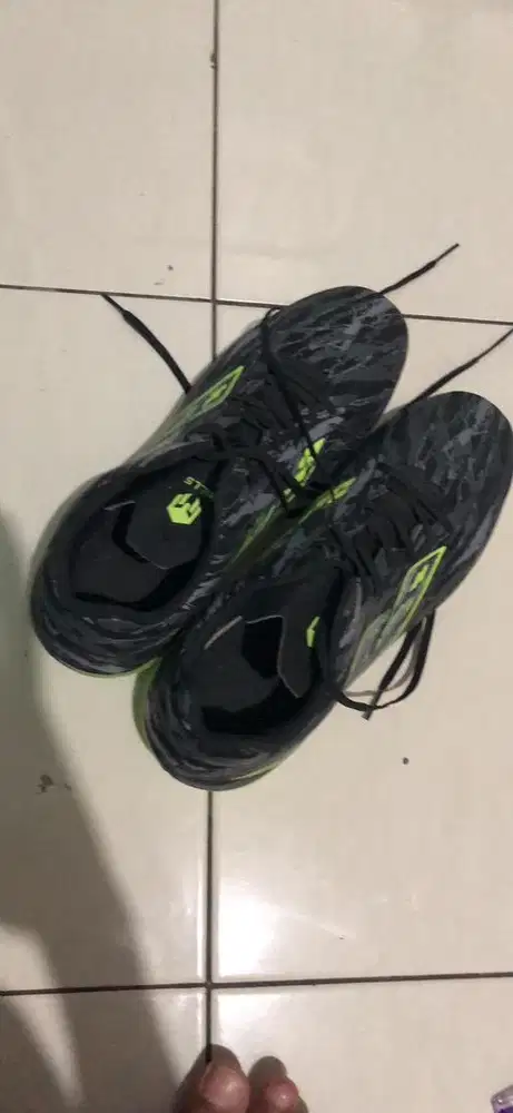 sepatu bola/minsoc mills
