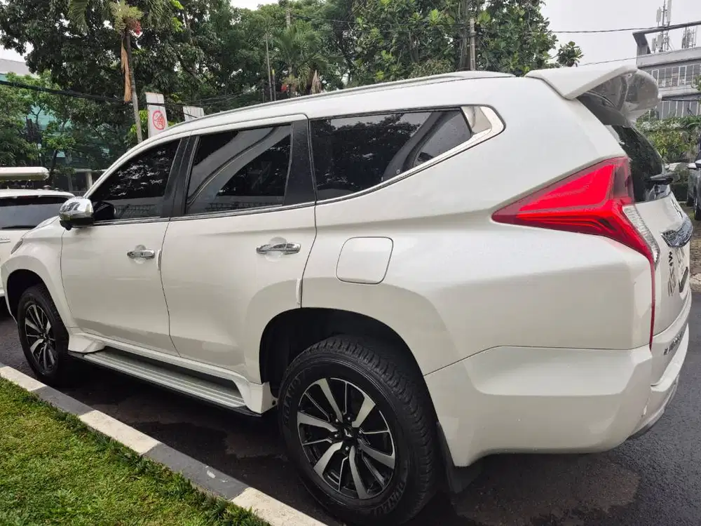 DIJUAL MITSUBISHI PAJERO SPORT DAKAR 2019 – PUTIH – LOW KM!